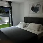 Oris, Private Parking, Private Garden Apartmán *