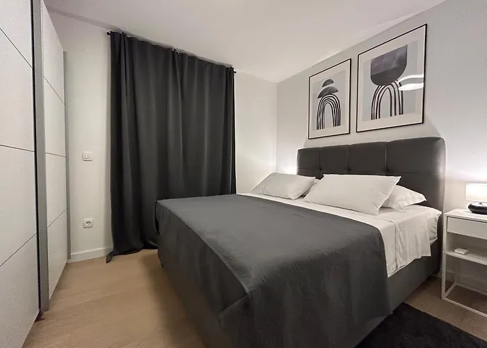 Oris, Private Parking, Garden Apartment