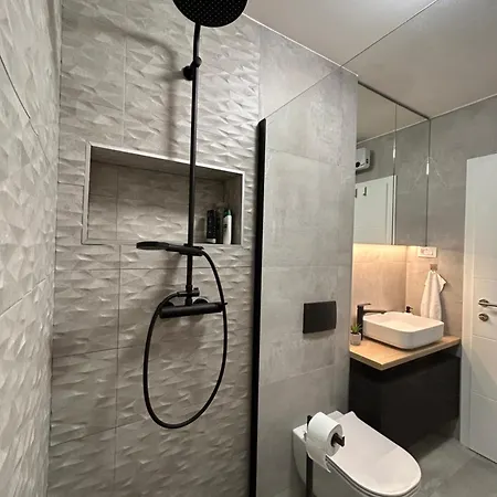 Oris, Private Parking, Garden Apartment