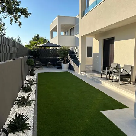 Apartment Oris, Private Parking, Garden