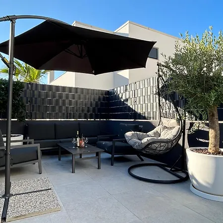 Oris, Private Parking, Garden Apartment *