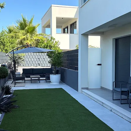 Apartament Oris, Private Parking, Private Garden *