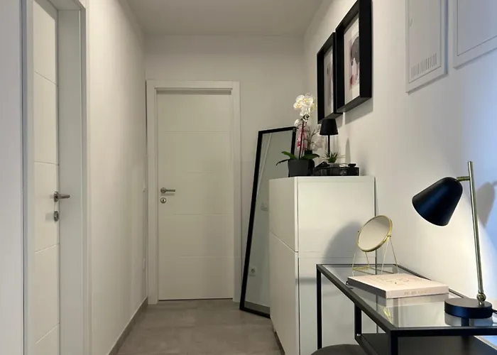 Oris, Private Parking, Garden דירה זאדאר