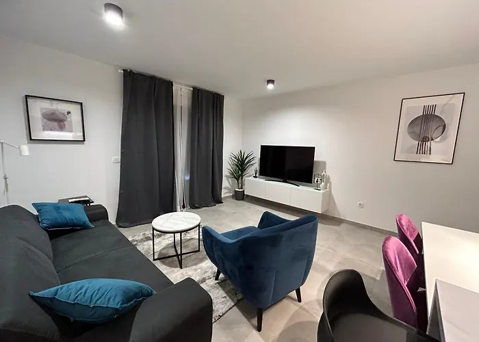 Oris, Private Parking, Garden *