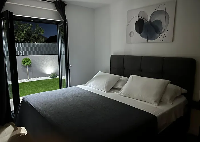 Oris, Private Parking, Garden דירה *