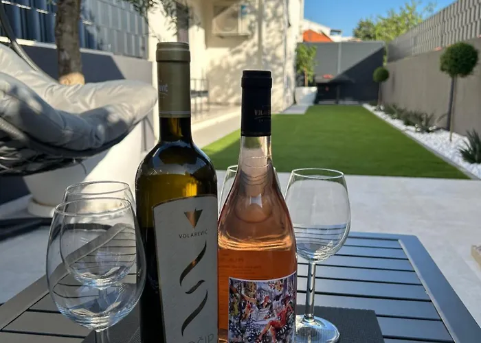 Апартаменты Oris, Private Parking, Garden