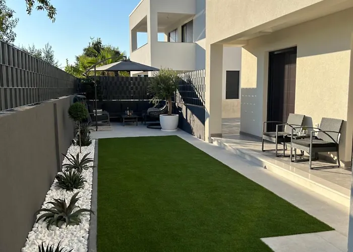 Апартаменты Oris, Private Parking, Garden