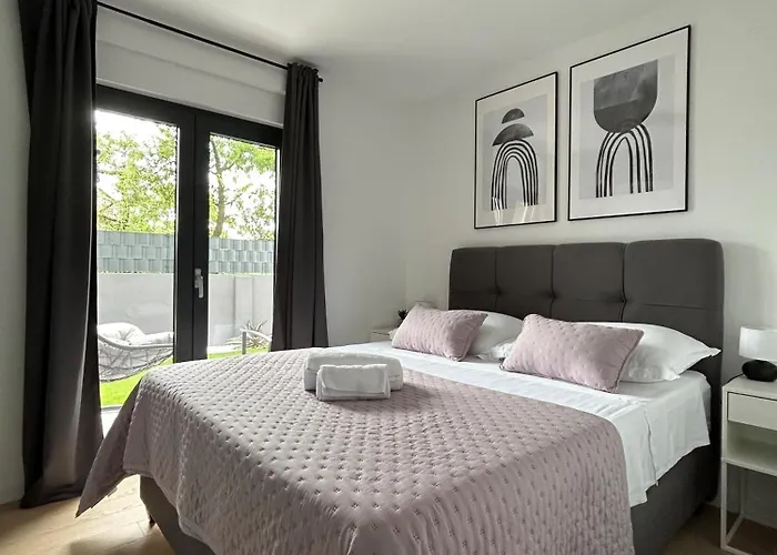 Oris, Private Parking, Garden זאדאר